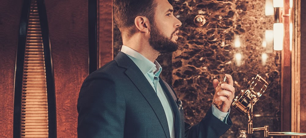 Nước hoa hương gỗ trầm ấm tôn lên vẻ lịch lãm của người đàn ông thành đạt