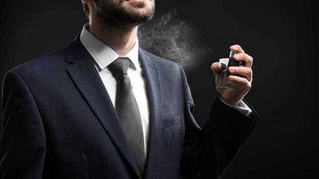 Xịt nước hoa đúng cách giúp mùi hương lan tỏa tốt và lưu giữ lâu hơn